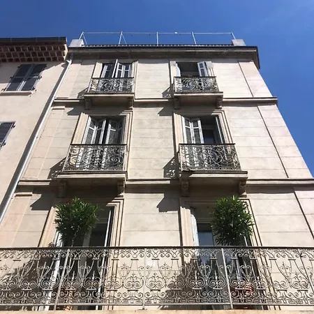 Les Poilus, Balcon *